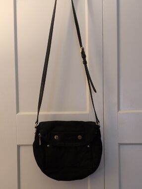 Marc Jacobs Black Crossbody Shoulder Bag - Classic Everyday Style